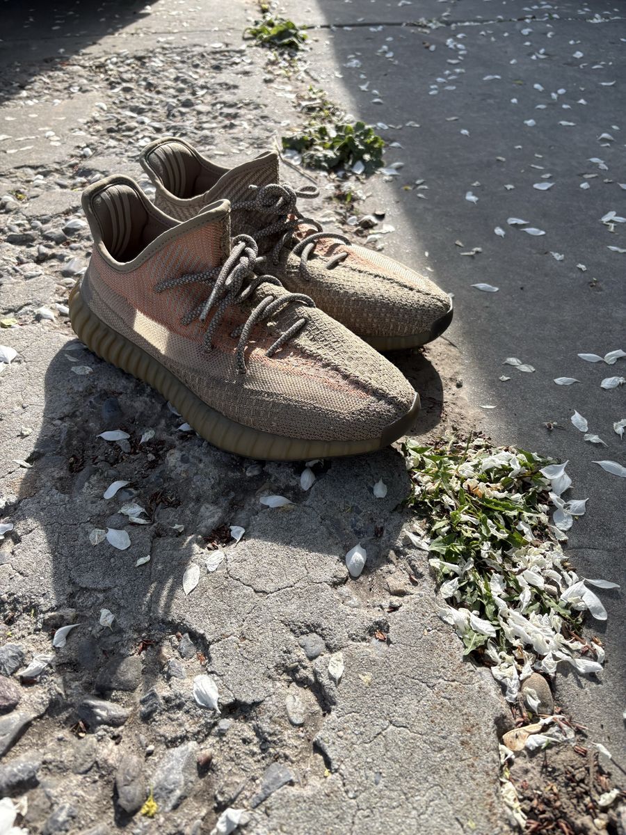 Yeezy Boost 350 V2 “Sand Taupe” size 10.5