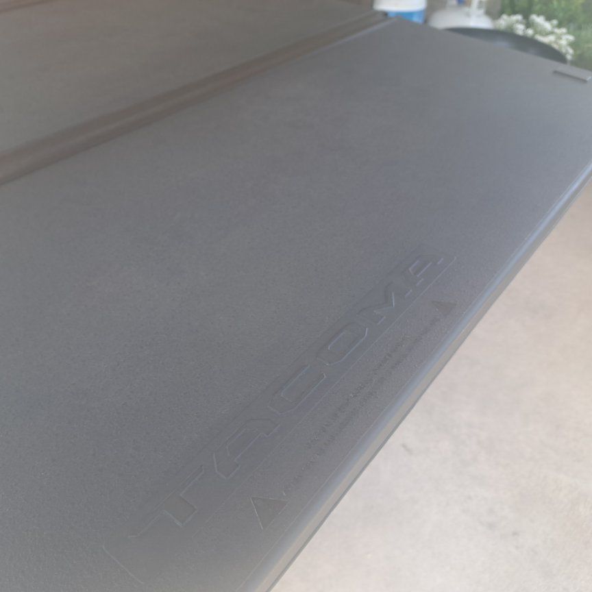 Tacoma tri-fold bed cover