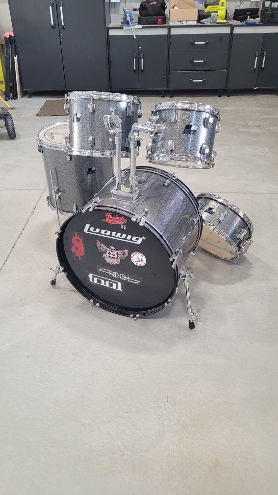 Ludwig 5 Piece Drum Set