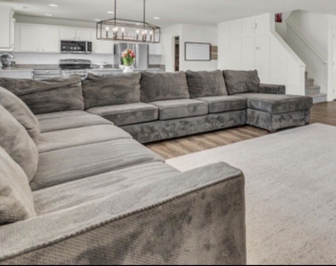 Large Gray Sectional Sofa with Chaise - Great for Family Rooms and Entertaining