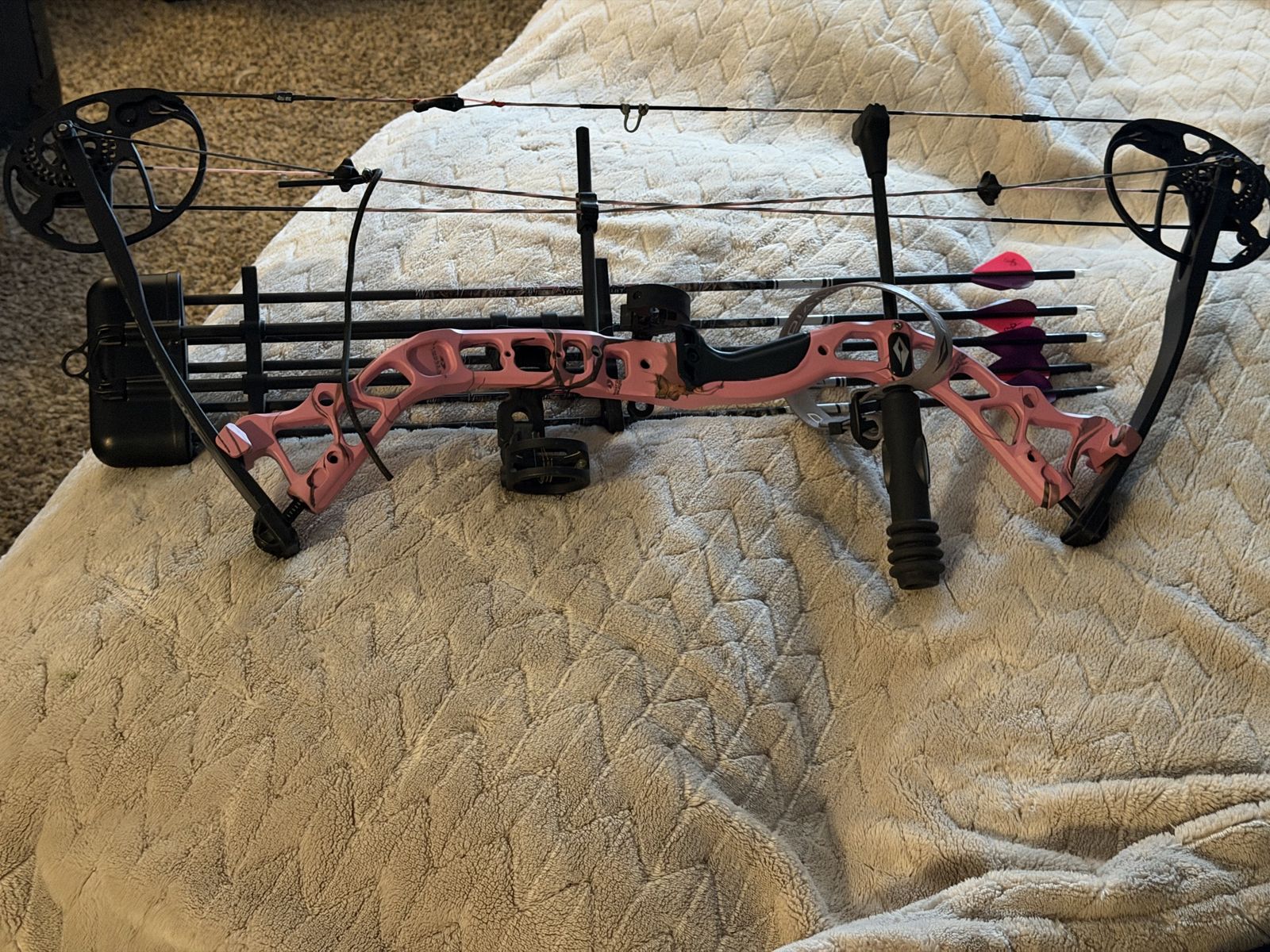 Brand New Compound bow and 5 arrows plus wrist release.