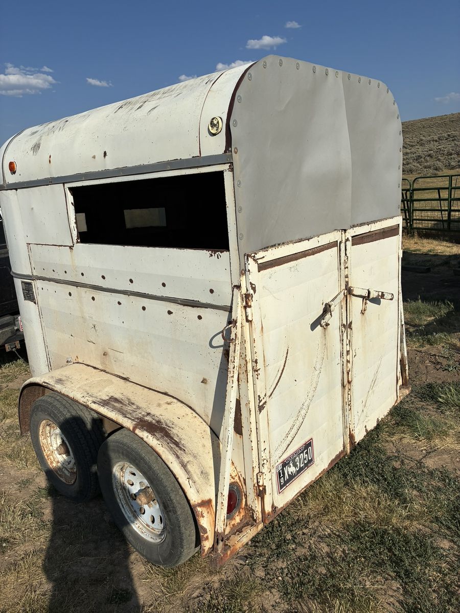 1988 2-horse trailer