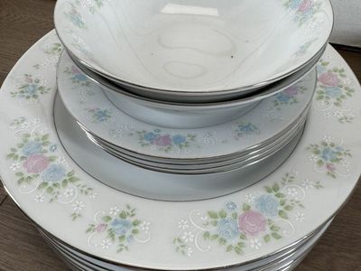 22 Piece China Flatware Set #WCP027767