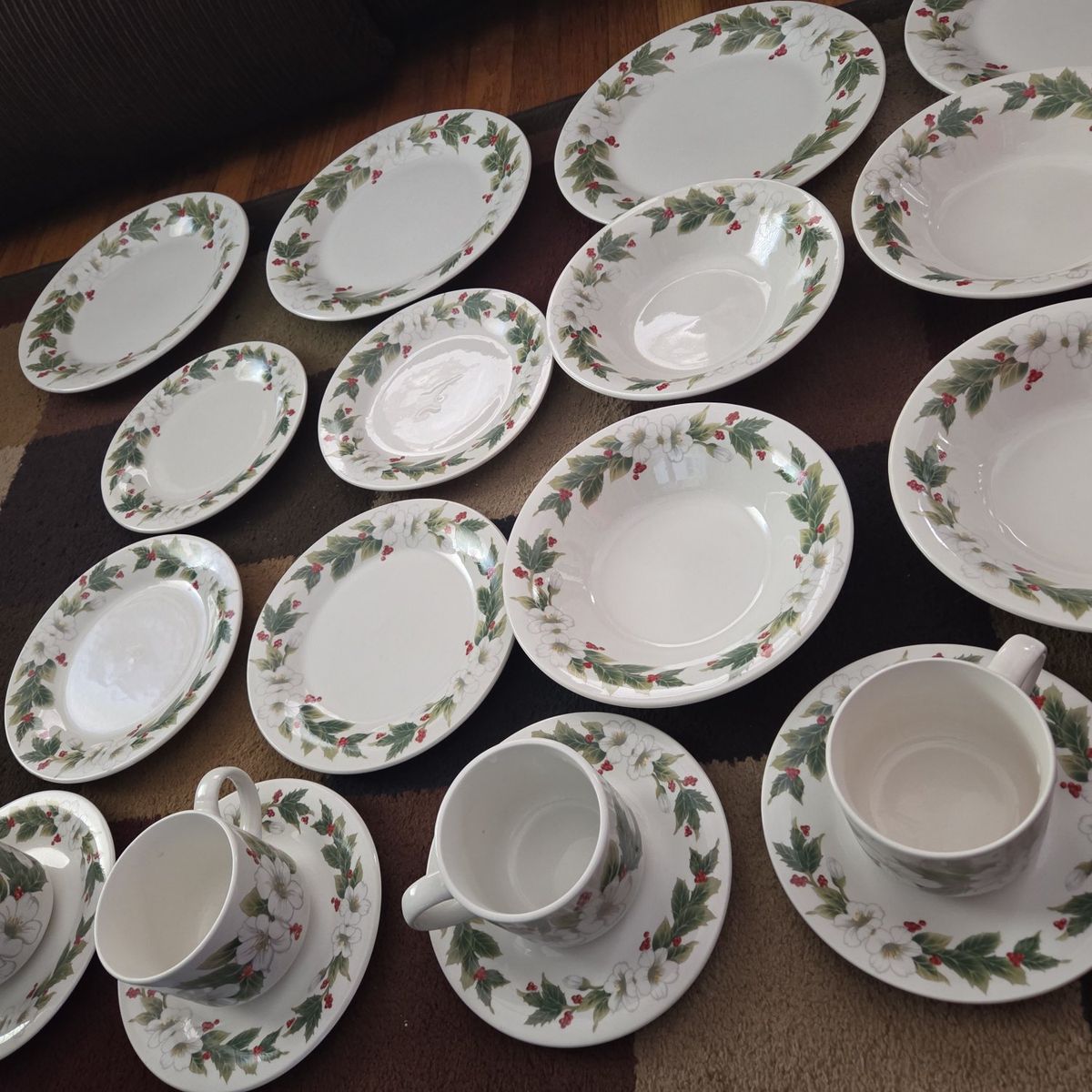 20 piece Gibson brand Holiday china