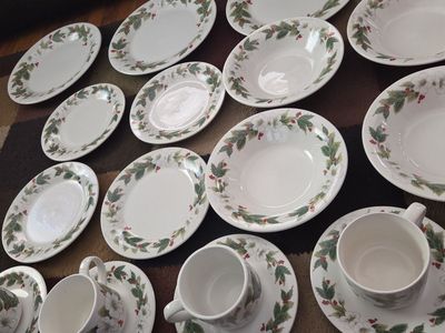 20 piece Gibson brand Holiday china