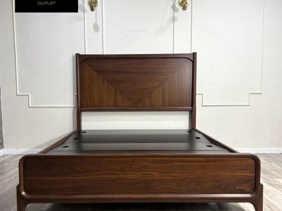 ROCKFORD QUEEN BED AMAZING DEAL