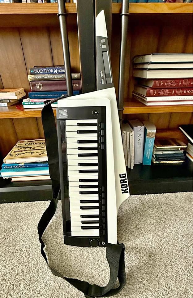 Korg RK-100S 2 WH Gloss White Keytar Synthesizer Shoulder Keyboard 37-Key w/Case