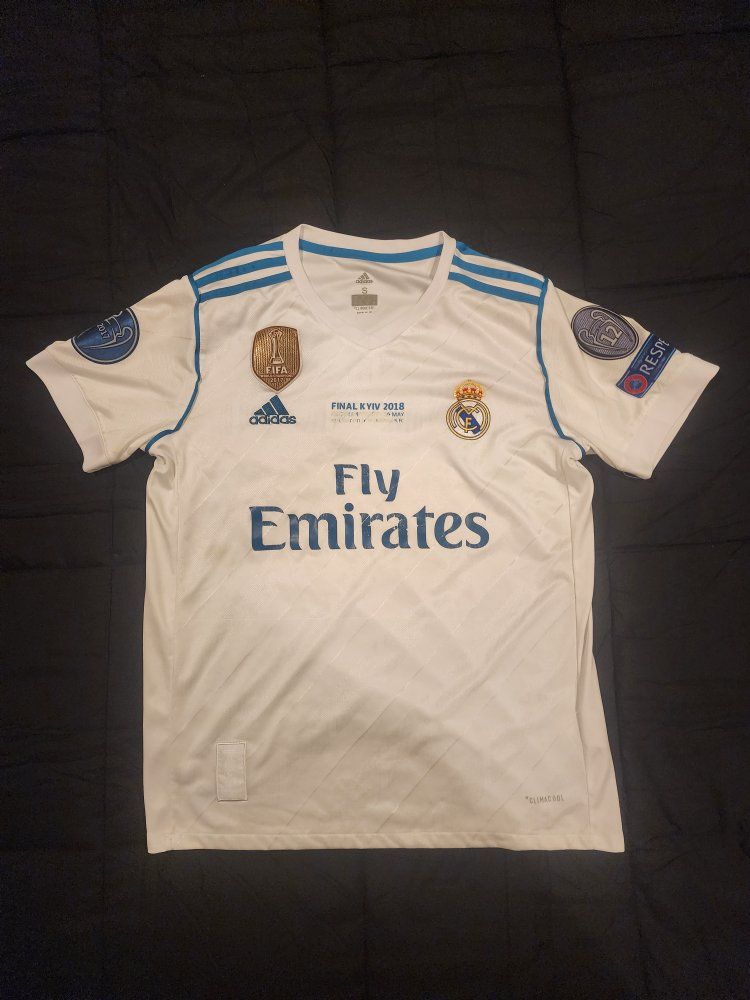 (Adult S) Real Madrid Ronaldo #7 Authentic home jersey.