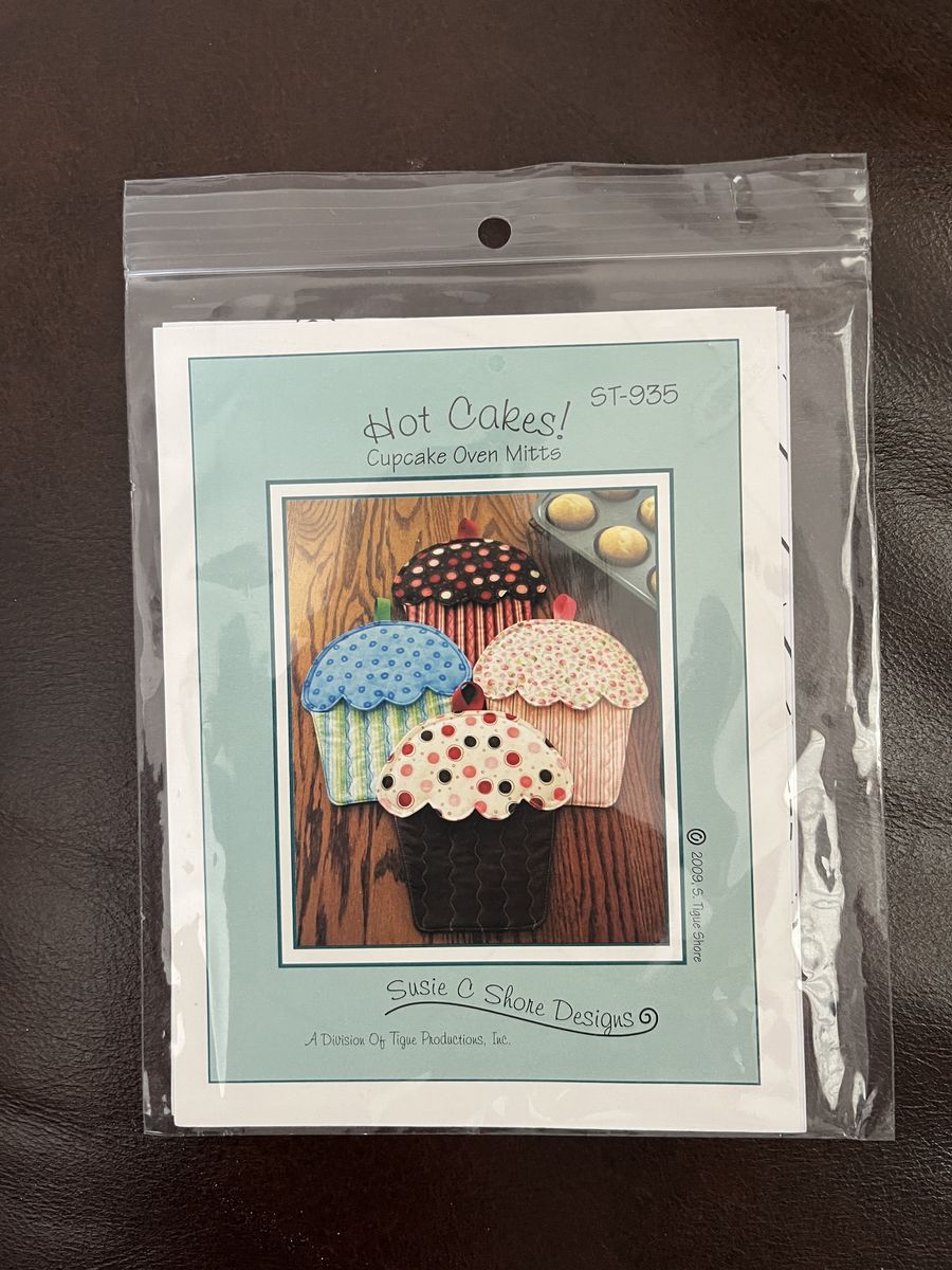 Cupcakes Oven Mitts Pattern- Susie C. Shore - Super Cute