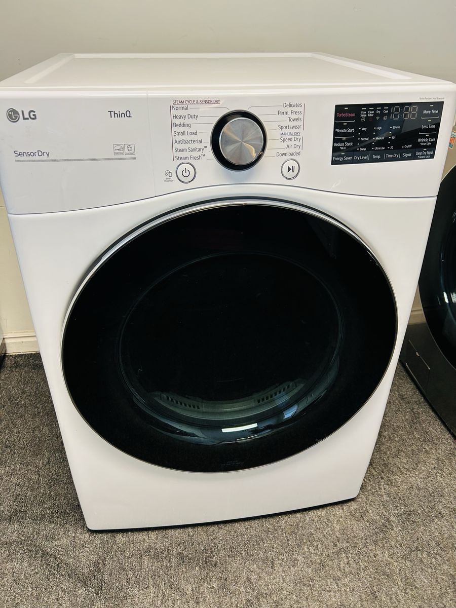 Like new Lg thinQ series electric dryer 