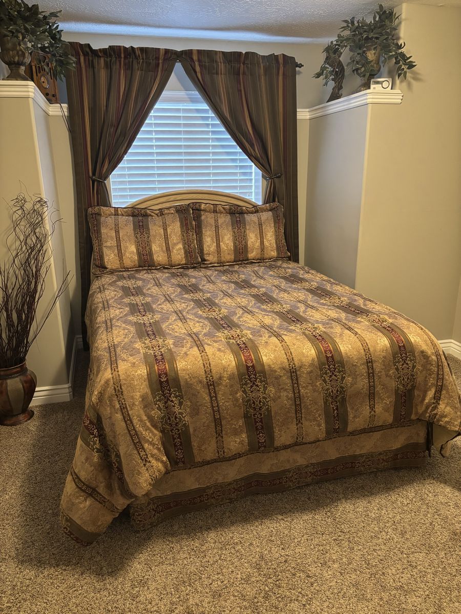 Queen Comforter Set with Shams, Bed Skirt, and Matching Curtains - Ornate Gold/Burgundy Pattern