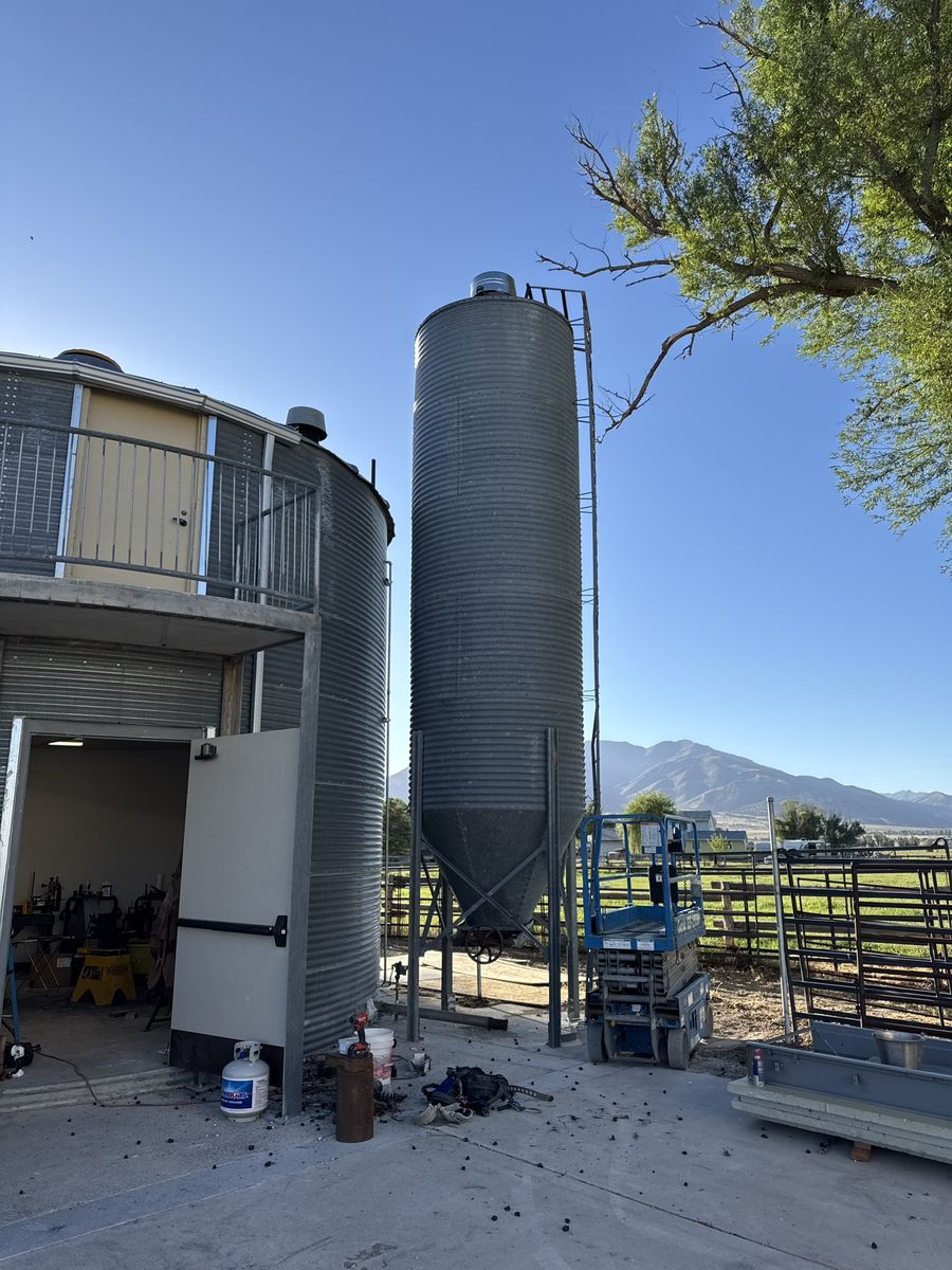 Picture for attention only Grain bin, silo —— roof 20’ - 24’ dia. Roof only