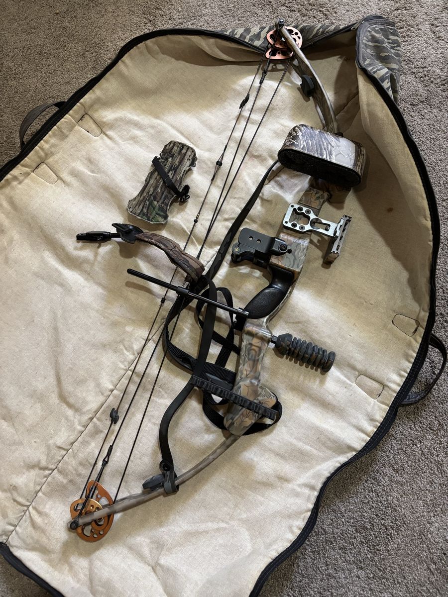 Browning Compound Bow with Trigger Release Arm Guard and Sling