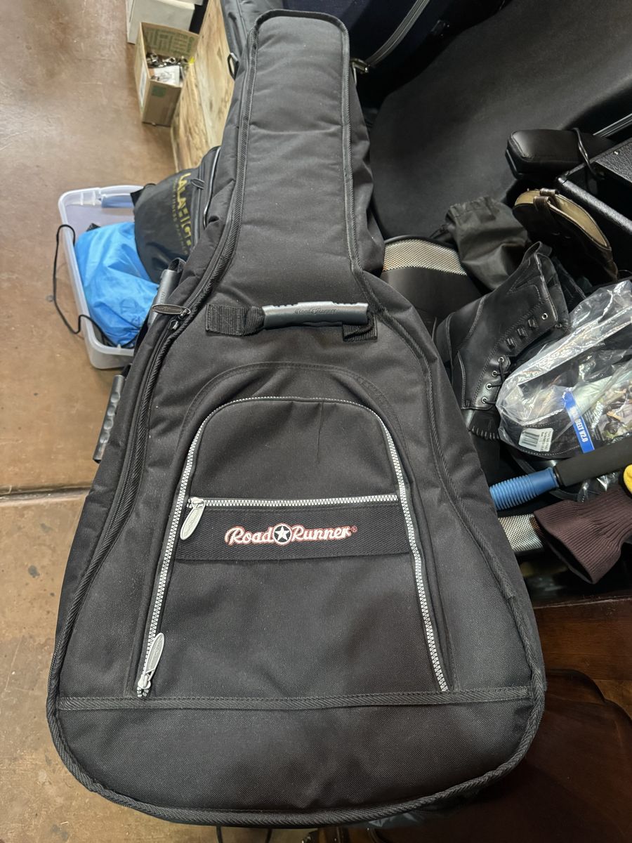 Road Runner Soft Padded Guitar Case.