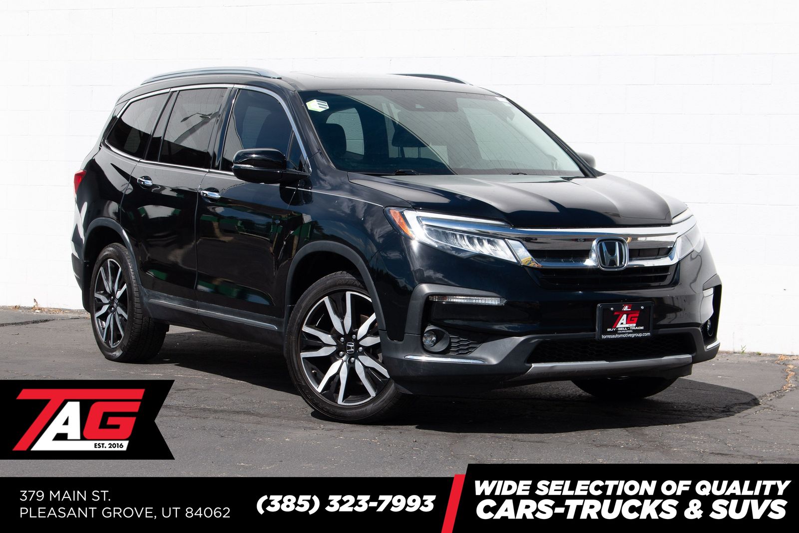 2022 Honda Pilot Touring w/Rear Captain's Chairs