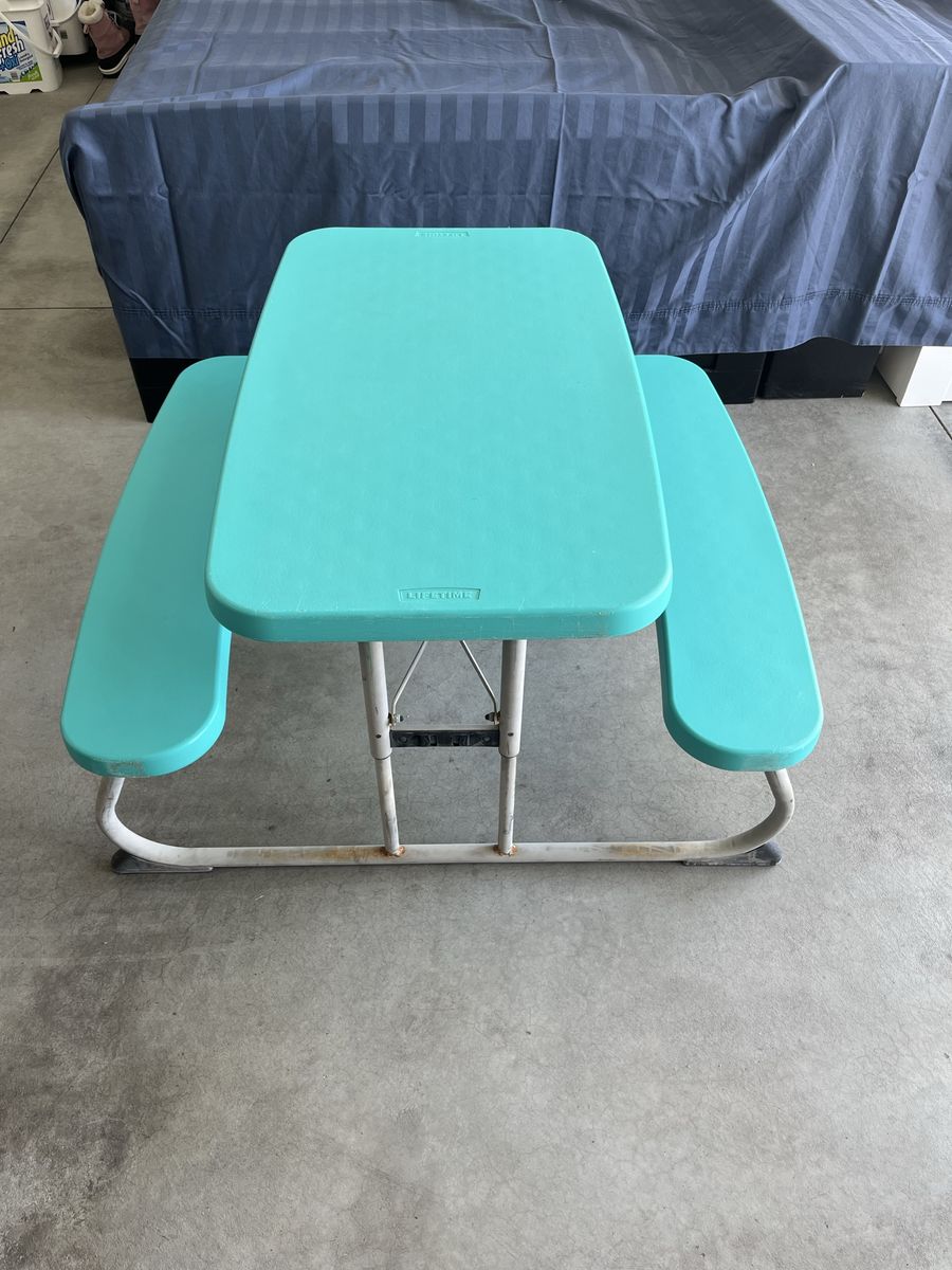 Lifetime kids picnic table, blue