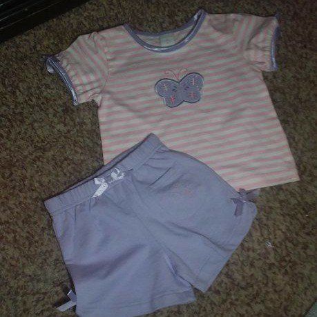 3T.... LAVENDER SHORTS AND BUTTERFLY SHIRT