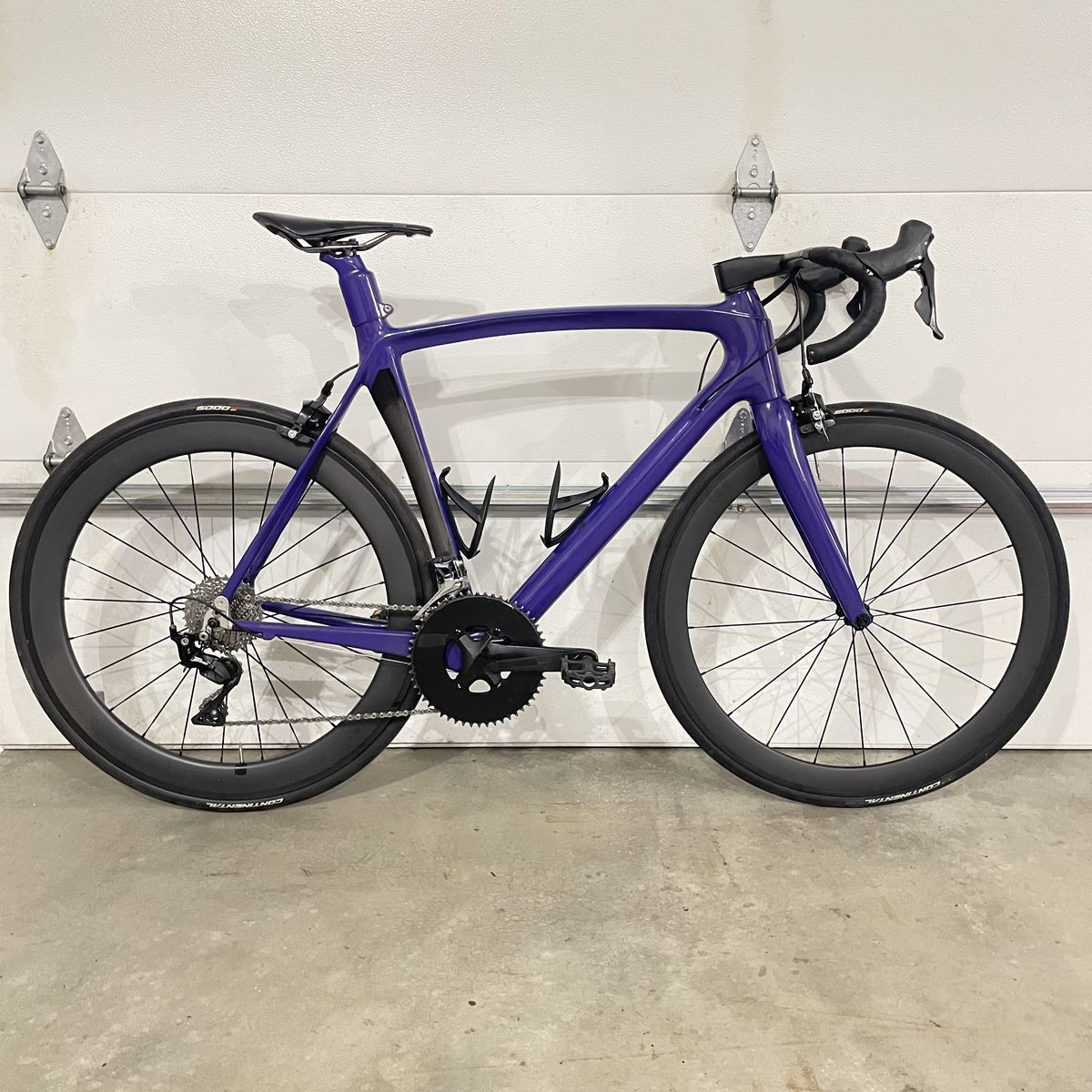 Carbon Road Bike - Medium Fuji SST 54 cm