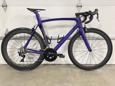 Carbon Road Bike - Medium Fuji SST 54 cm