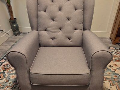 Delta Children Dove Gray Nursery Swivel Glider