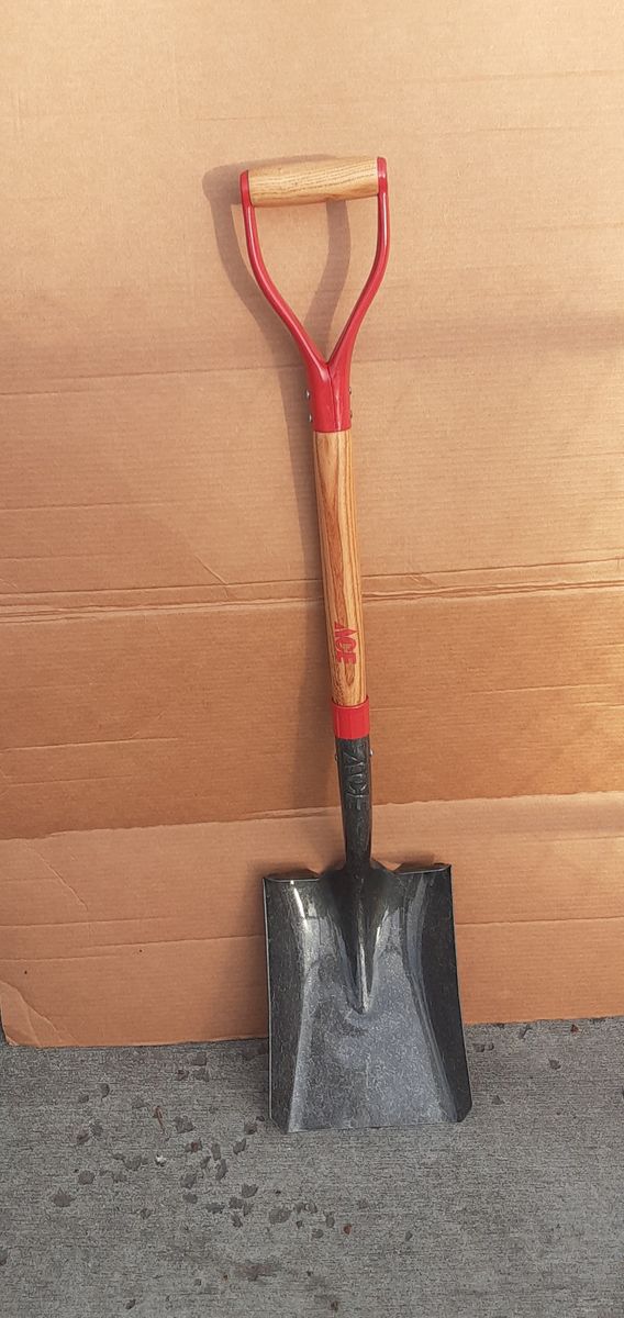 New ACE Steel Transfer Shovel with Forward Turned Blade Step and 30-inch Wood D-Handle