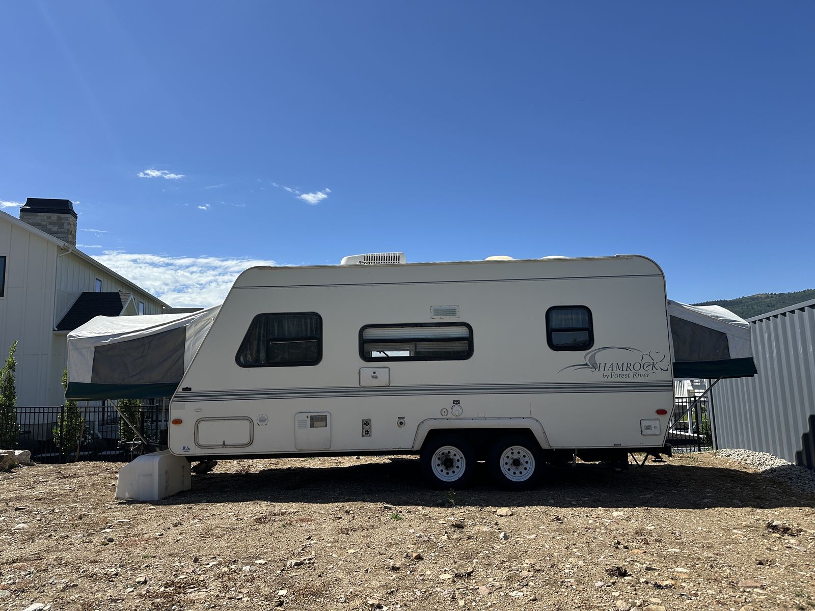 (Hybrid)  2000 Forest River Shamrock Hybrid Trailer with 2 Pop Outs