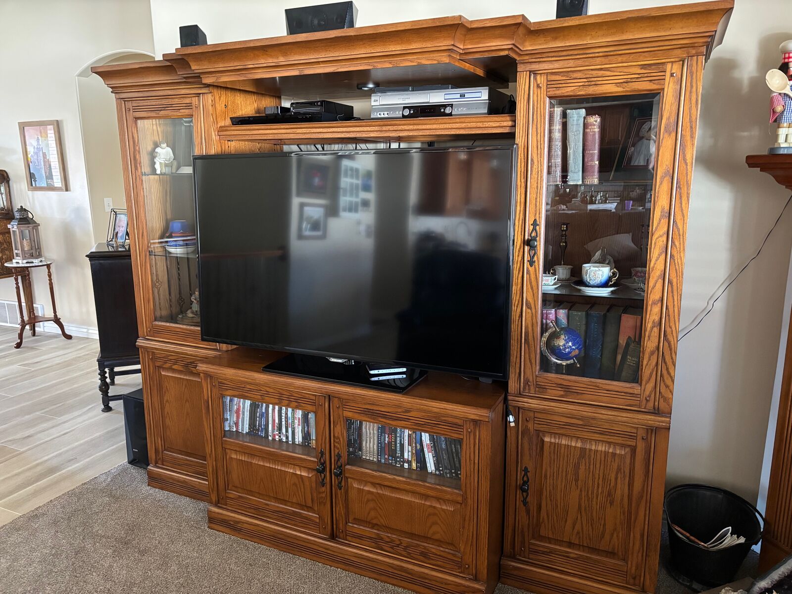 OAK ENTERTAINMENT CENTER