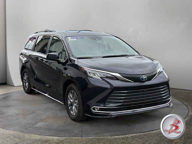 2023 TOYOTA SIENNA XLE 8-Passenger
