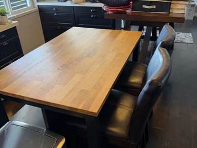 Butcher Block Island And 2 Stools