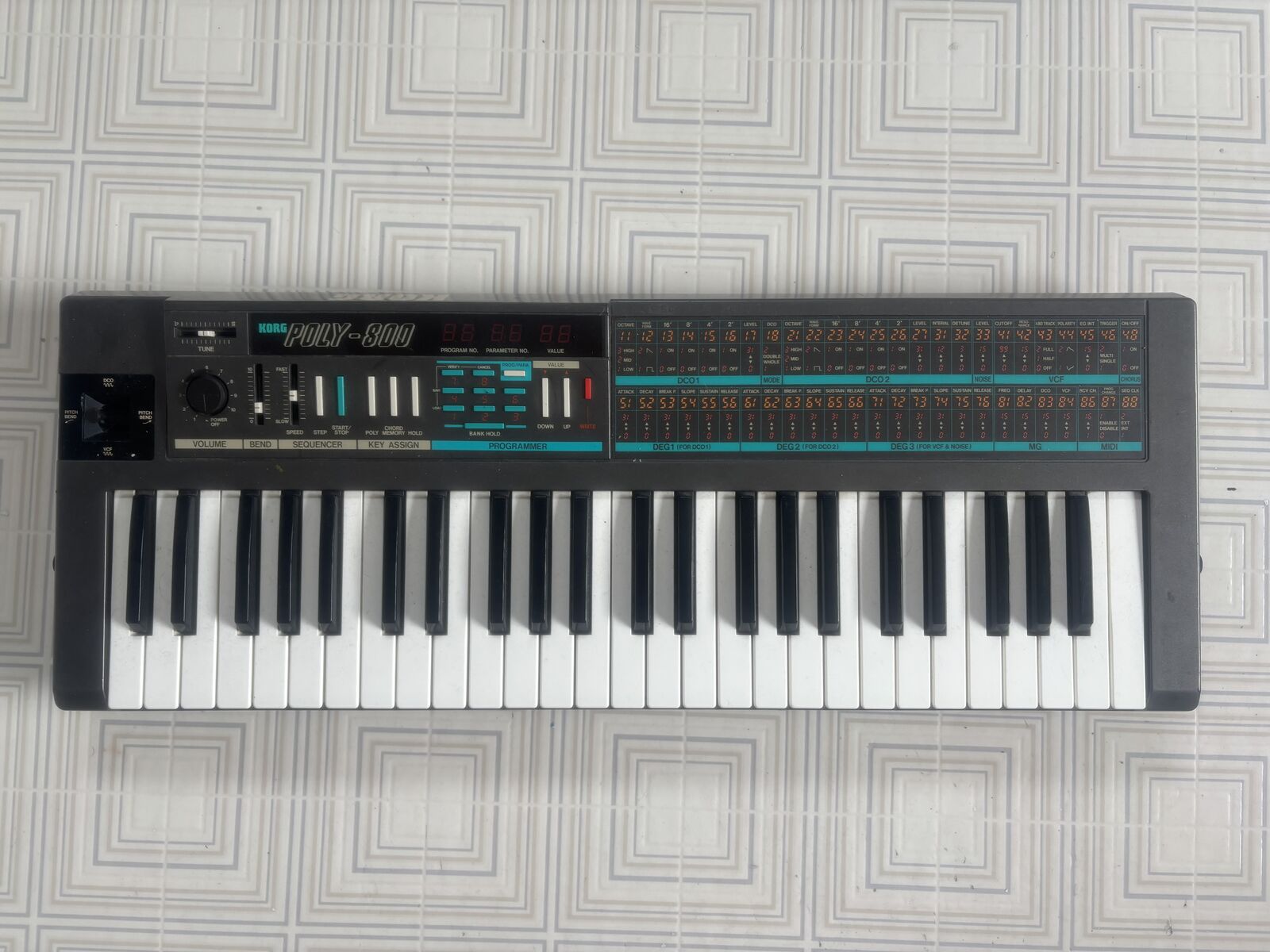 Korg Poly-800 Vintage Analog Synthesizer