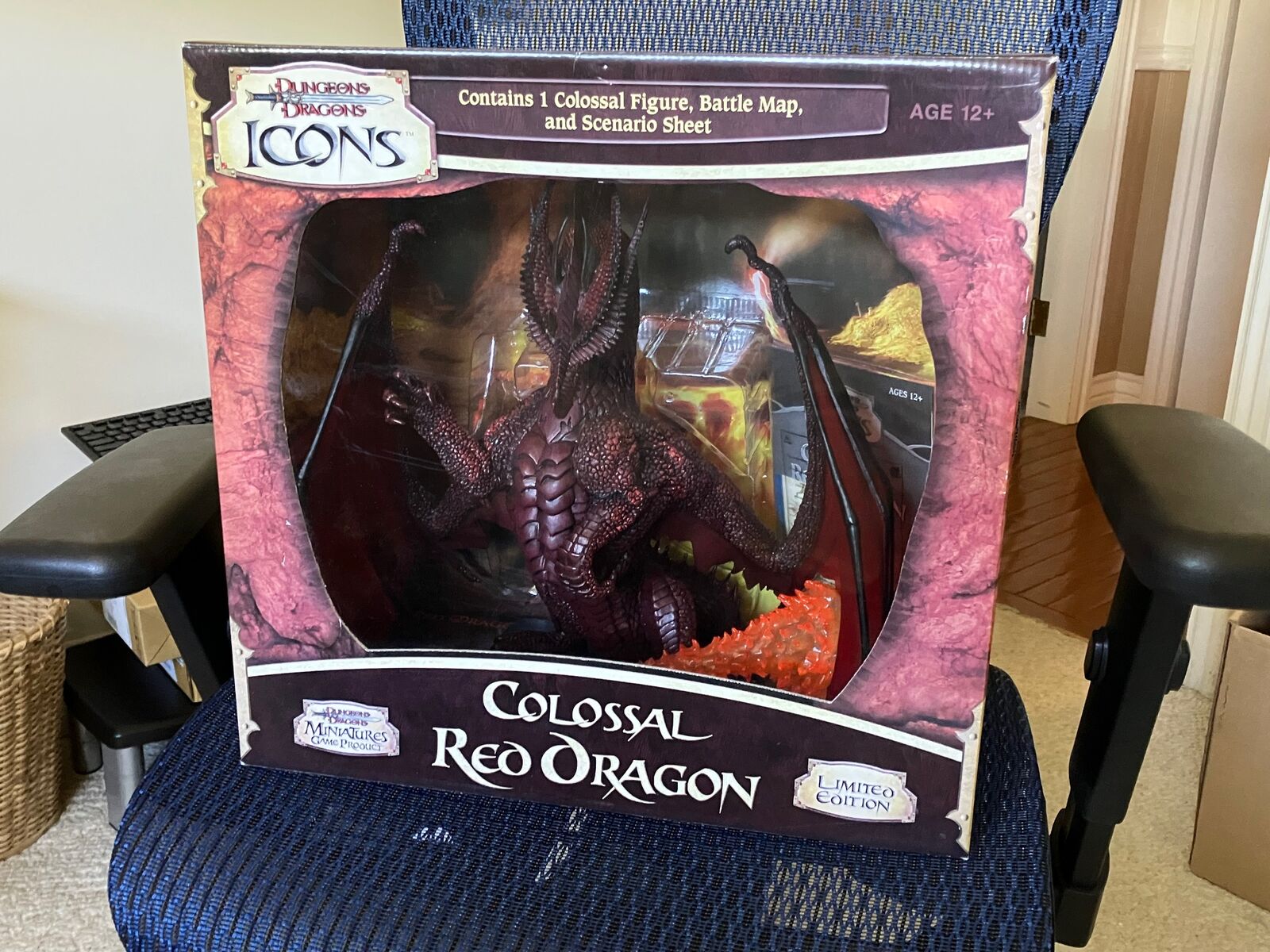 Dungeons & Dragons Colossal Red Dragon Limited Edition Miniature Figure