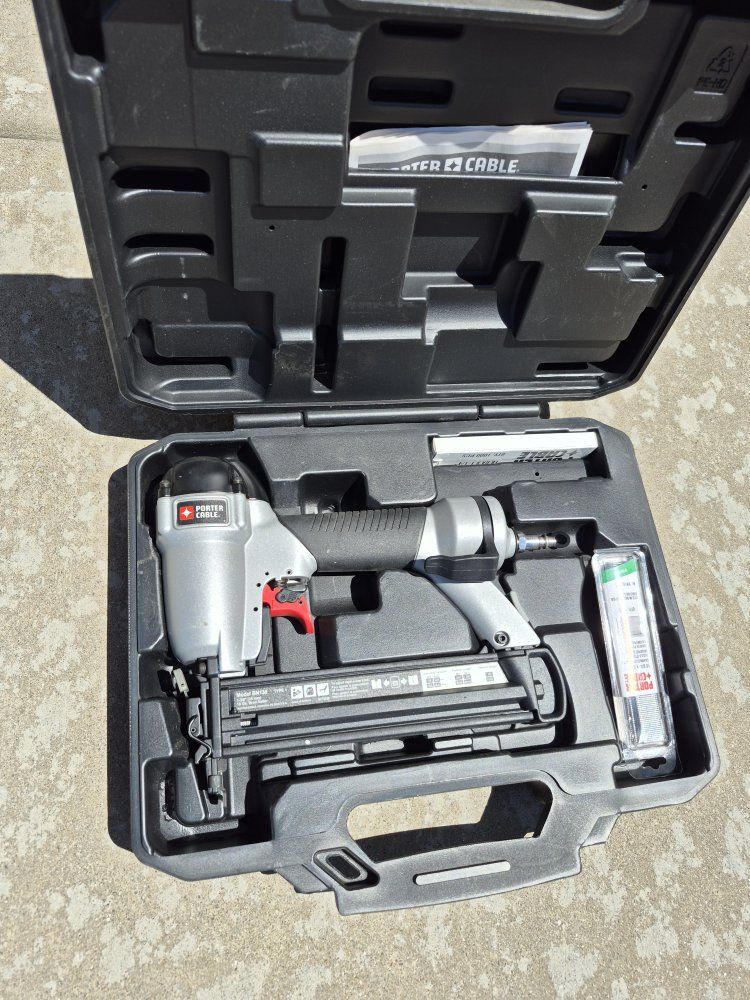 PORTER CABLE BN138 18GA Brad Nailer Kit with Case - Excellent Condition, Ready to Use