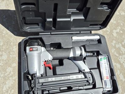 PORTER CABLE BN138 18GA Brad Nailer Kit with Case - Excellent Condition, Ready to Use