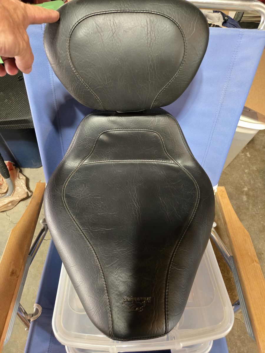 Mustang Sport Solo with backrest #79491