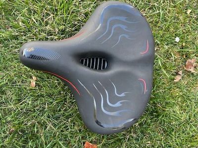 Brand New Cruiser Style Bike Seat