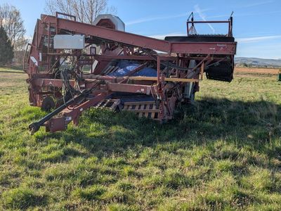 spudnik 4-row harvester