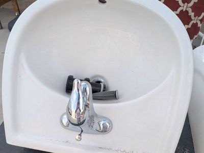White Ceramic Pedestal Sink with Chrome Faucet and Hardware