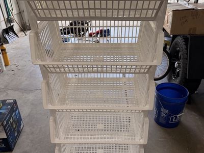 Stacking storage crates