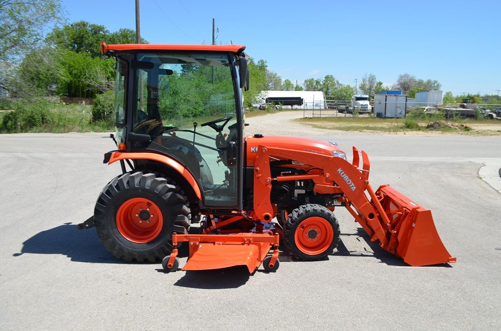 2019 Kubota B2650HSD 4x4 w/ mower and loader. 35 hours. like new.