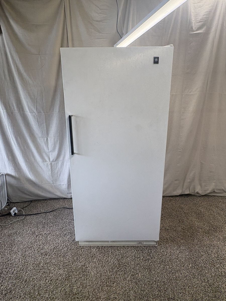 DELIVERY - GE 20 cu ft WORKING upright freezer - PERFECT TEMPERATURE