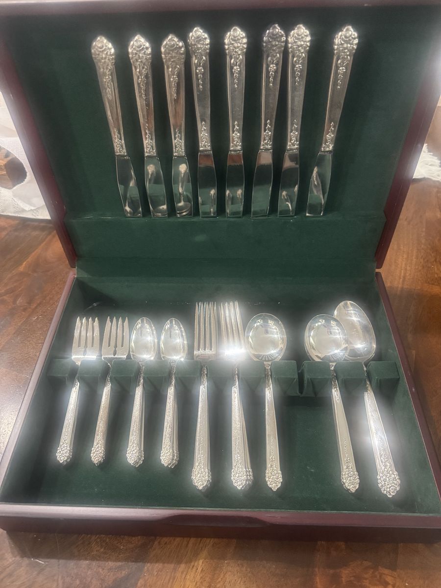 International Sterling Ming Edward Silver plate Set - Full Service for 8, Ornate Pattern