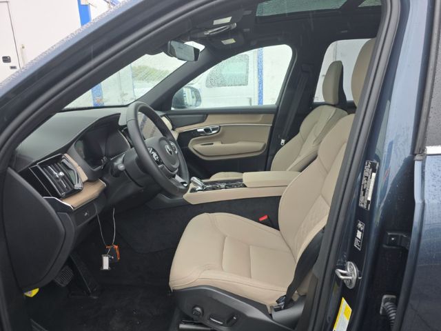 2026 Volvo XC90 B6 Plus Bright Theme