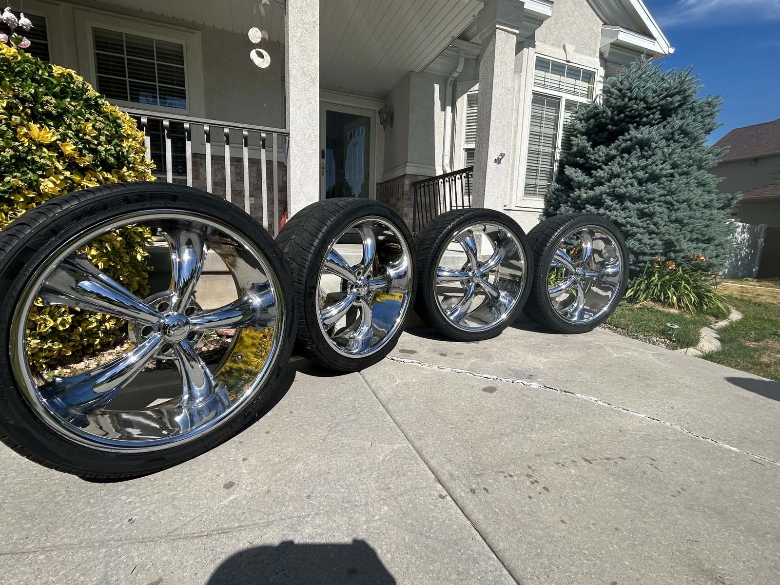 Borghini B49 22” Chrome Alloy Wheels with Tires - 5-Lug Bolt Pattern
