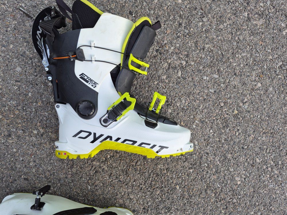 white and neon green Dynafit Hoji free 110  Unisex alpine touring ski boots.