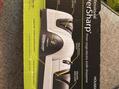 Presto EverSharp 21-980 Professional 3-Stage Electric Knife Sharpener