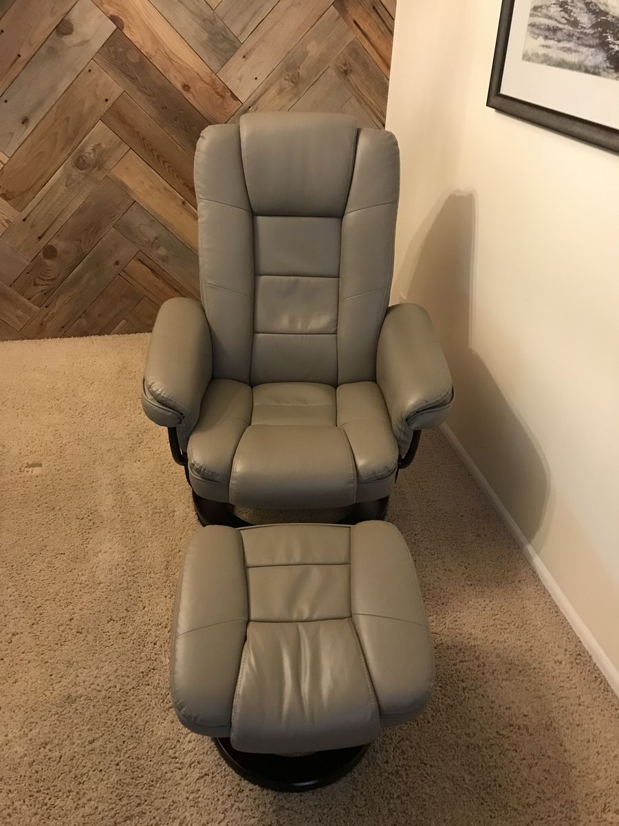 Recliner chair with ottoman