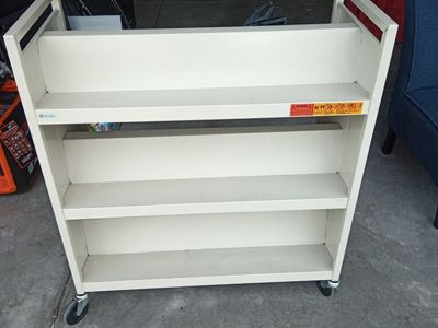 Double sided book cart / shelves