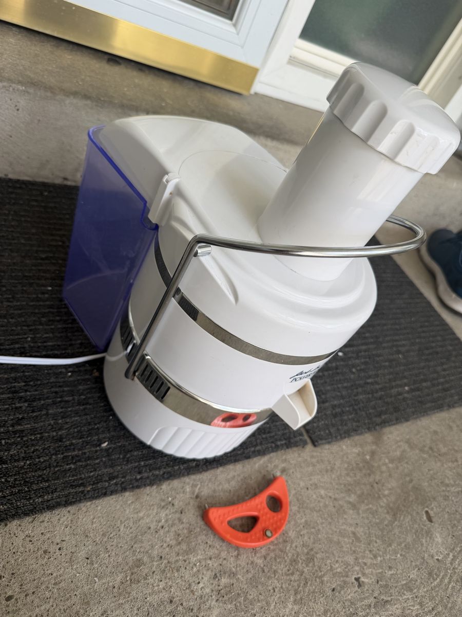 Jack Lalanne Power Juicer White Electric Fruit and Vegetable Juicer