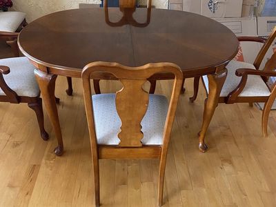 Price Reduced Dining Room Table And Chairs