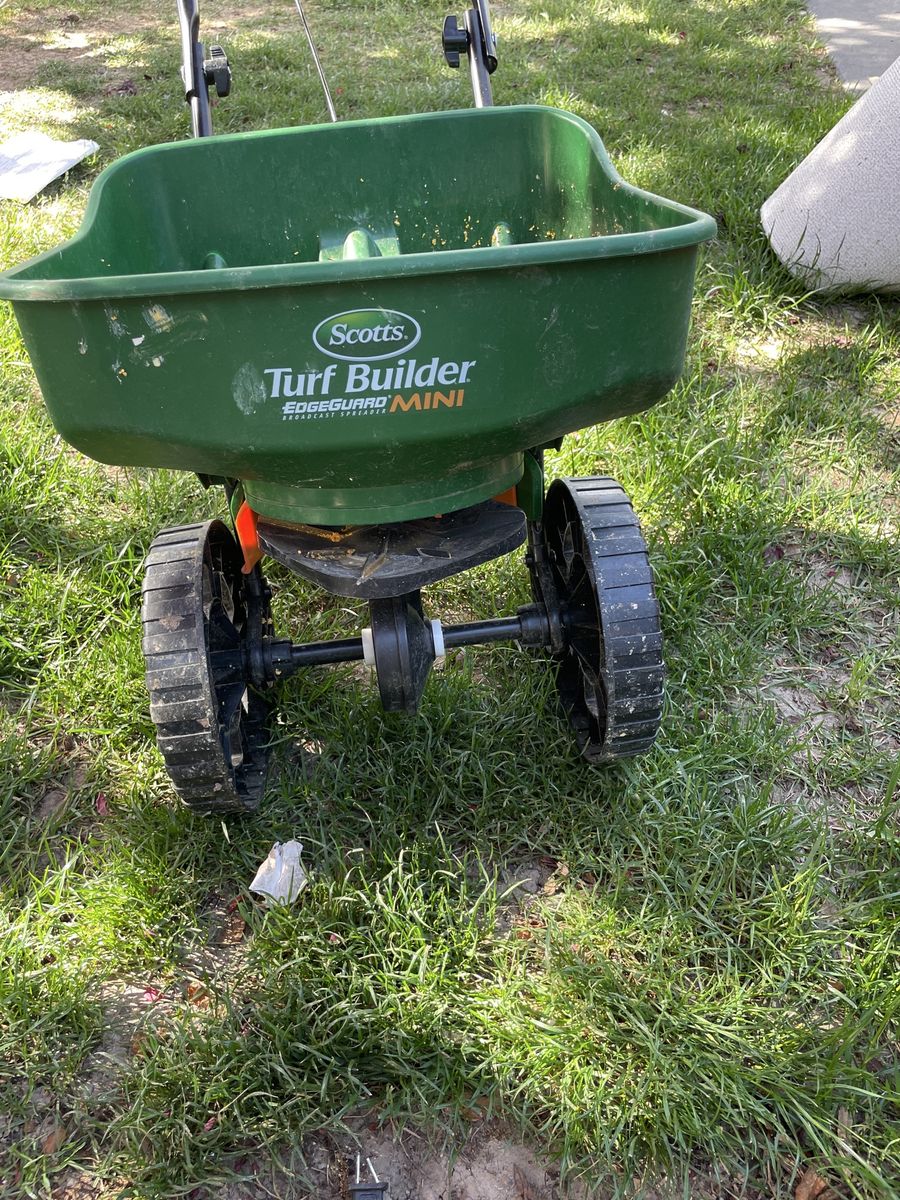 Scott’s edgegard mini spreader